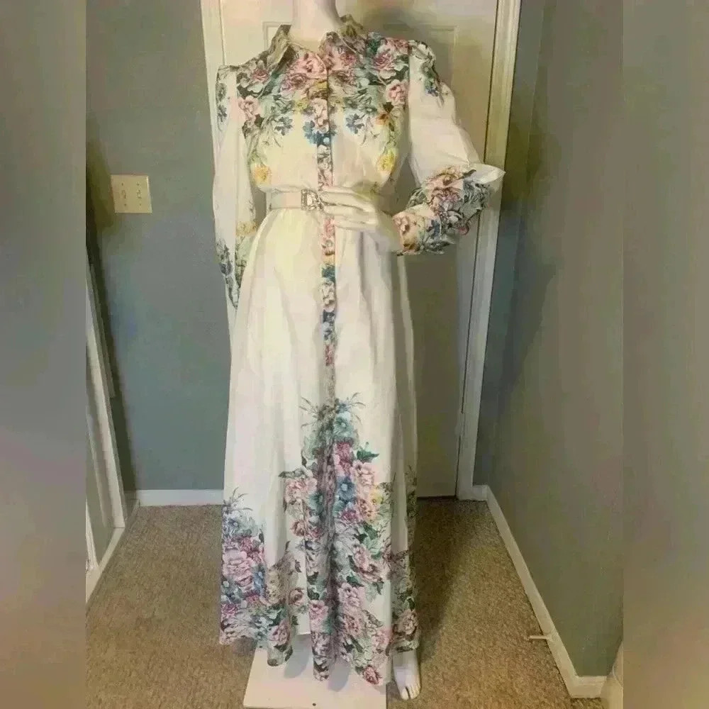 CUTELY COVERED MAXI FLORAL DRESS SIZE MEDIUM. D9